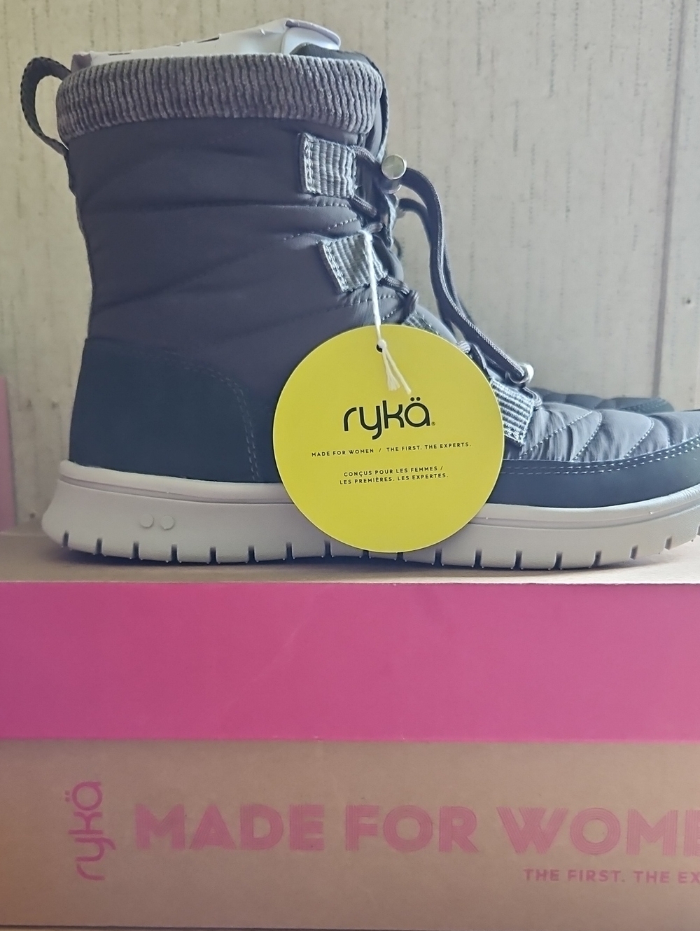 RYKA WOMENS SIENNA APLINE GREEN BOOTS: NEW WITH TAGS: SIZE 7